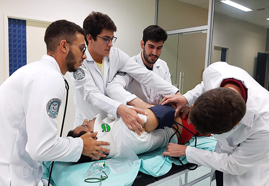 Simulação avançada de atividades práticas é realizada no Hospital Simulado da FACISB